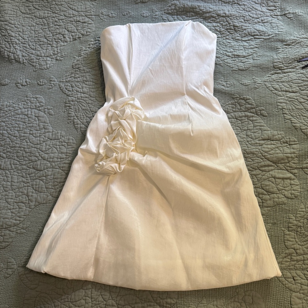 Fiesta Shimmering White Garment